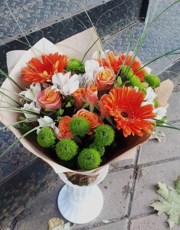 Букет цветов из: Герберы, Хризантемы, Альстромерии и Розы в Новофедоровке