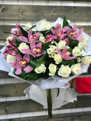 Букет цветов из: Розы и Хризантемы в Новофедоровке