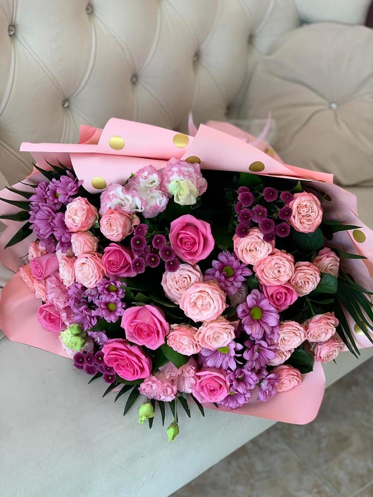 Букет цветов из: Хризантемы, Розы и Лизиантусы в Новофедоровке