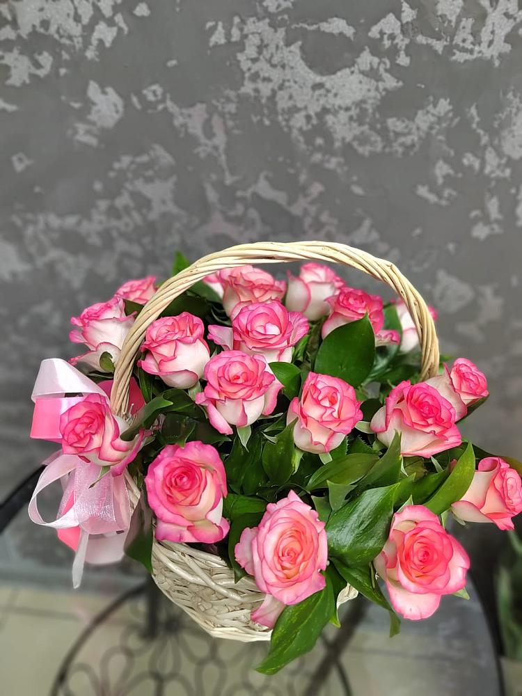 Цветочная композиция из Розы в корзине в Новофедоровке