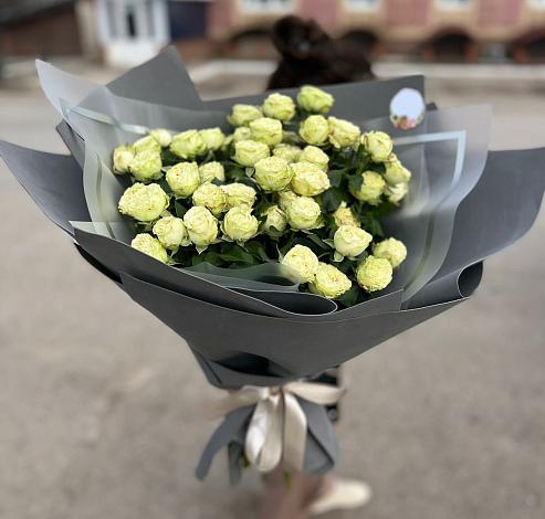 Букет Белые кустовые розы Солинеро в Новофедоровке
