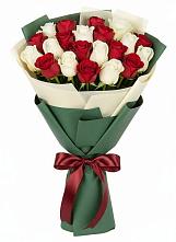 Букет Микс из красных и белых роз в Новофедоровке