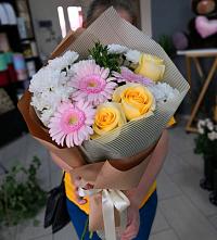 Букет цветов из:  Герберы, Розы и Хризантемы в Новофедоровке
