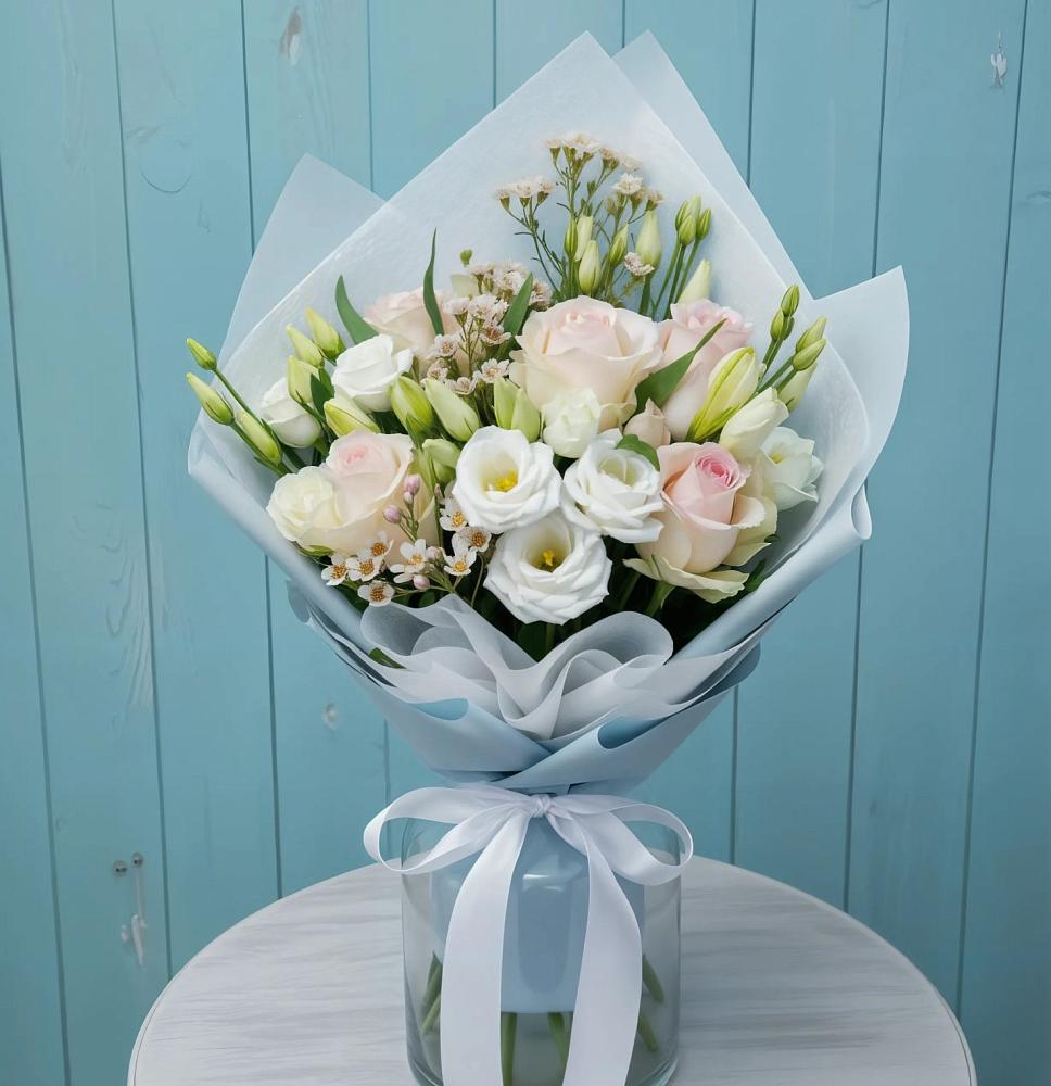 Букет цветов из: Розы и Лизиантусы в Новофедоровке