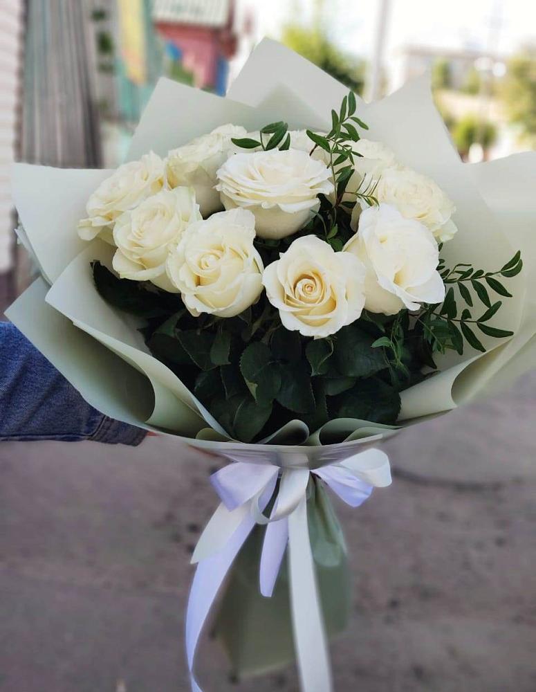 Букет Белые розы Проуд в Новофедоровке