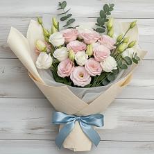 Букет цветов из:  Лизиантусы в Новофедоровке