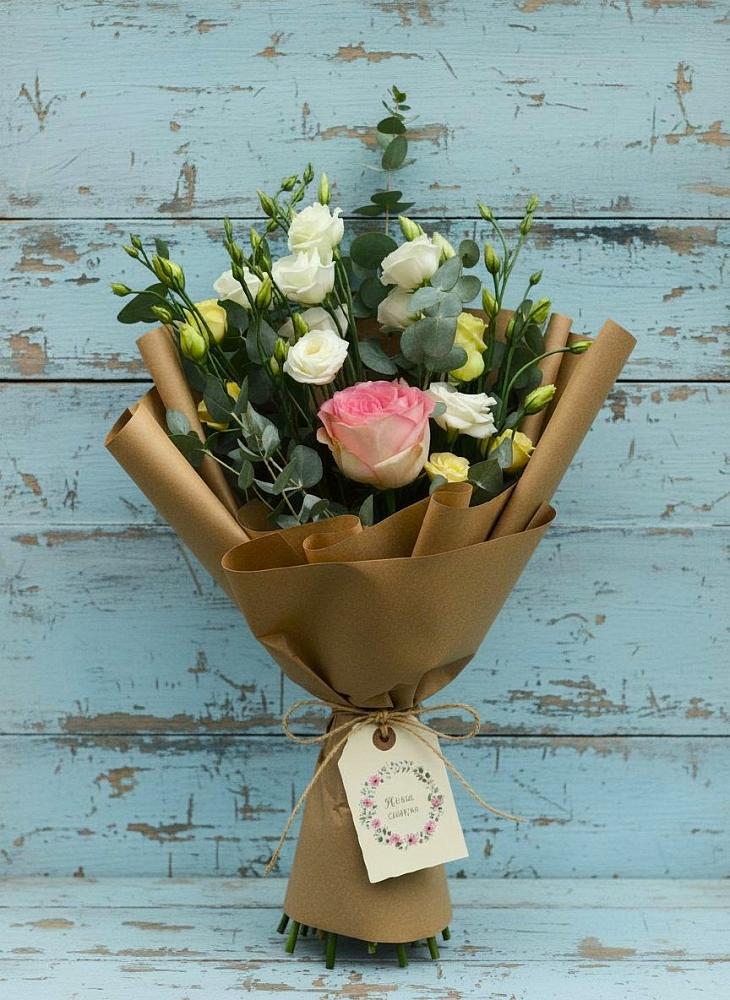 Букет цветов из: Розы и Лизиантусы в Новофедоровке