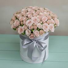 Цветочная композиция из Розы в шляпной коробке в Новофедоровке