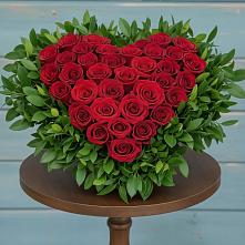 Цветочная композиция из Розы в виде сердца в Новофедоровке