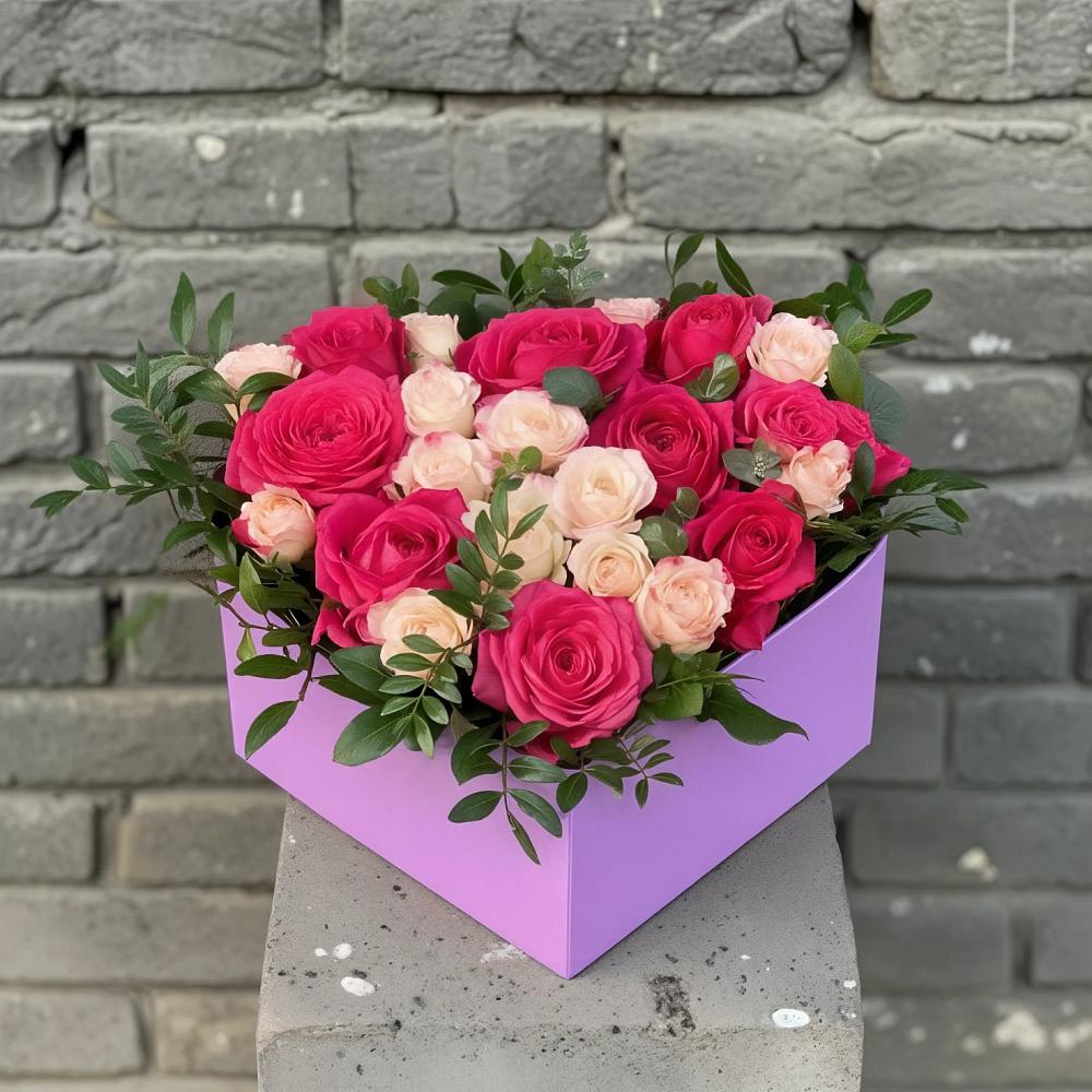 Цветочная композиция из Розы в коробке в Новофедоровке