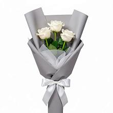 Букет 3 белые розы в Новофедоровке