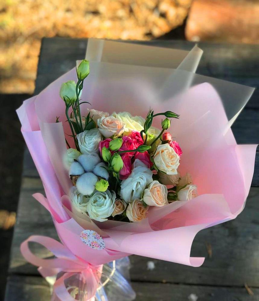 Букет цветов из: Розы и Лизиантусы в Новофедоровке