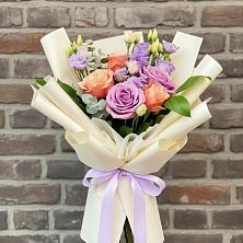 Букет цветов из:  Лизиантусы и Розы в Новофедоровке