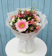 Букет цветов из:  Герберы, Альстромерии и Лизиантусы в Новофедоровке