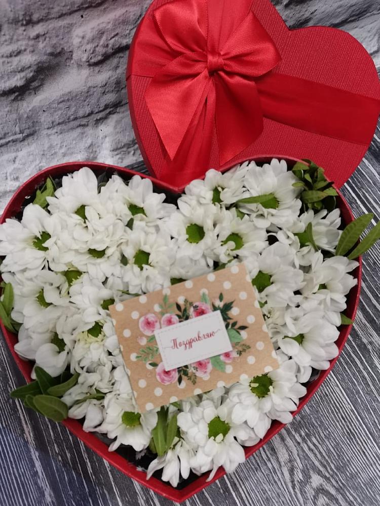 Цветочная композиция из Хризантемы в виде сердца в Новофедоровке