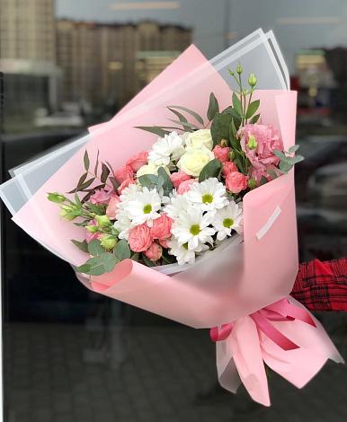 Букет цветов из: Розы, Лизиантусы и Хризантемы в Новофедоровке