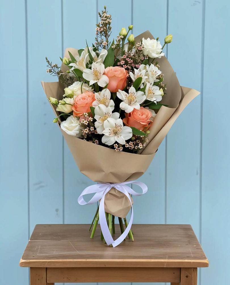 Букет цветов из: Альстромерии, Лизиантусы, Розы и Хризантемы в Новофедоровке