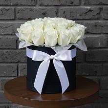 Цветочная композиция из Розы в шляпной коробке в Новофедоровке